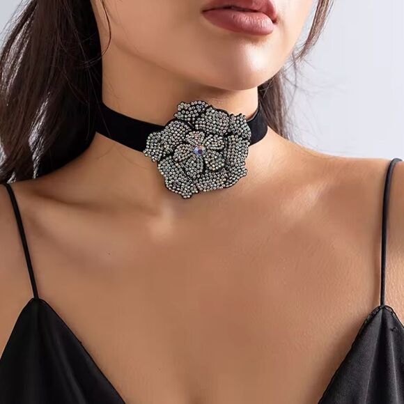 Rhinestone Floral Chocker Necklace - Picture 3 of 13